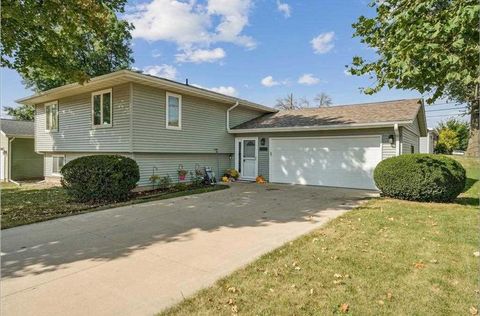 Photo of 1590 17th Ave, IA 52302 (MLS # 202506182)
