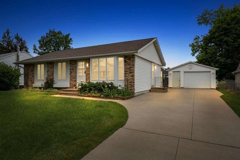 Photo of 6715 Inwood Ln, CedarRapids, IA 52402 (MLS # 202603416)