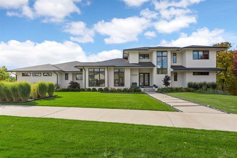 Photo of 1001 Highland Park Ave, Coralville, IA 52241 (MLS # 202507017)