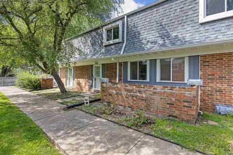 Photo of 3421 E Court St, Iowa City, IA 52245 (MLS # 202505110)