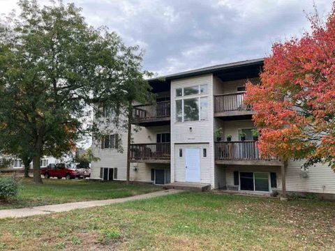 Photo of 105 S Scott Blvd, IowaCity, IA 52245 (MLS # 202506546)
