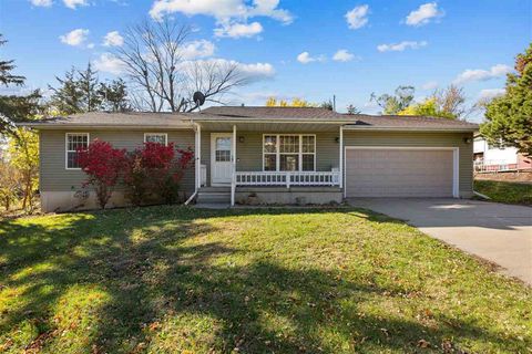 Photo of 3212 Southland St SW, CedarRapids, IA 52404 (MLS # 202506846)