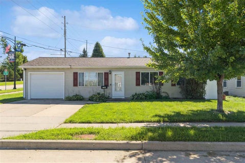 Photo of 1085 Fairview Dr, Marion, IA 52302 (MLS # 202605862)