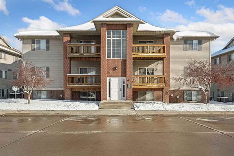 Photo of 2264 Holiday Rd #206, Coralville, IA 52241 (MLS # 202507197)