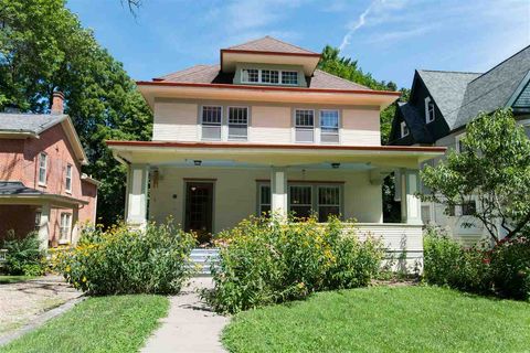 Photo of 416 S Summit St, IowaCity, IA 52240 (MLS # 202603565)