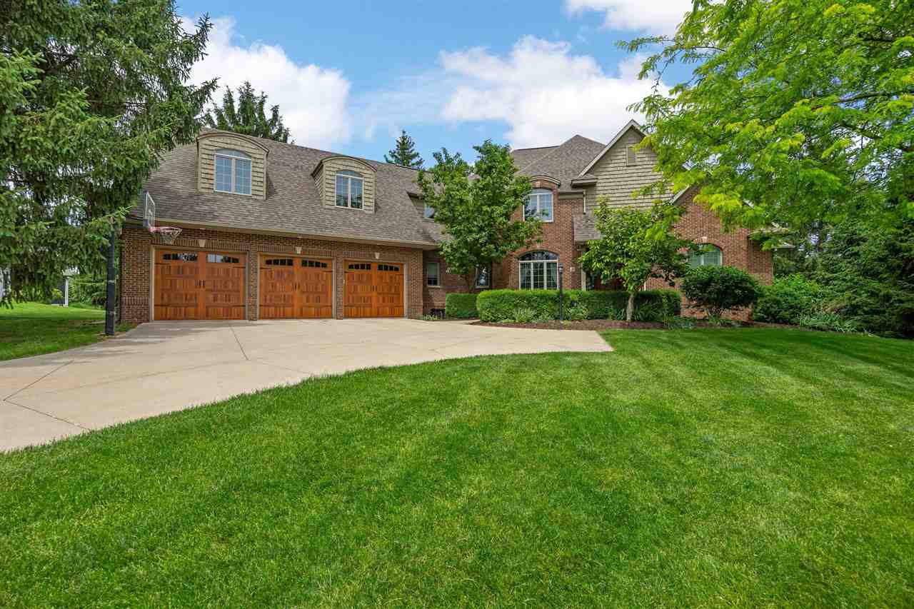 Photo 1 of 75 — 20 Cherry Ln NE, IowaCity, IA 52240