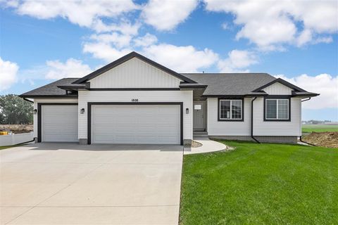 Photo of 1808 SW Scarlet Sage Drive, Cedar Rapids, IA 52404 (MLS # 202503795)