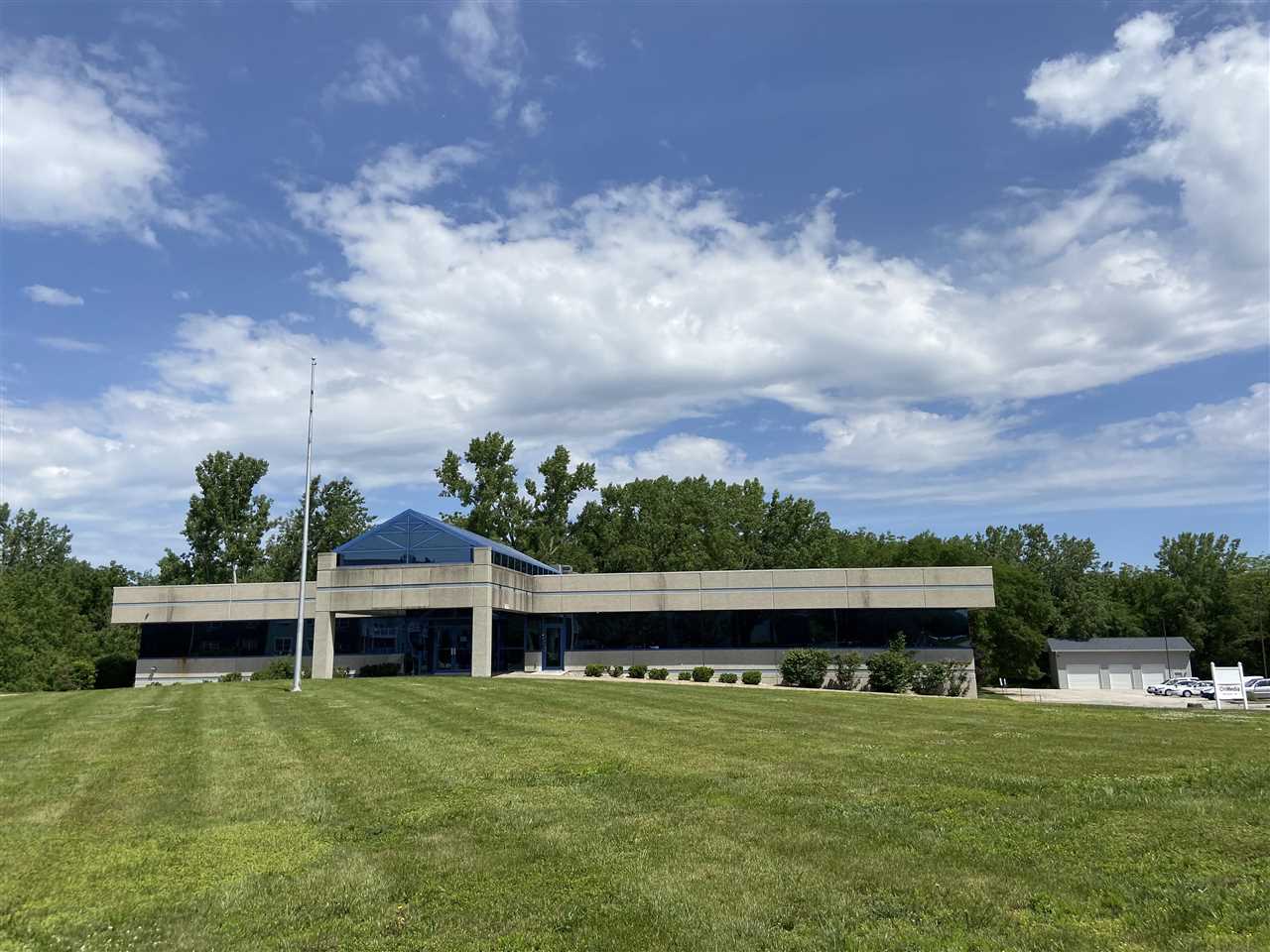 Photo 1 of 3 — 6300 Rockwell Dr NE C, CedarRapids, IA 52402