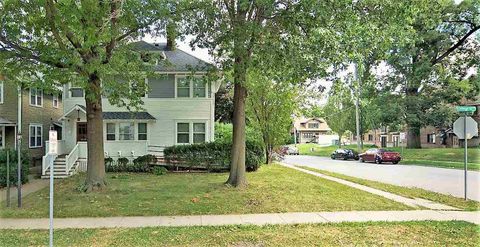 Photo of 730 E College St, Iowa City, IA 52240 (MLS # 202503929)