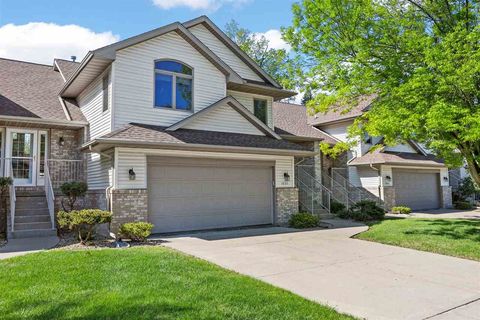 Photo of 1023 Doubletree Ct NE, Cedar Rapids, IA 52402 (MLS # 202503157)