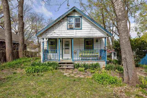 Photo of 1515 Ridge St, Iowa City, IA 52240 (MLS # 202502822)