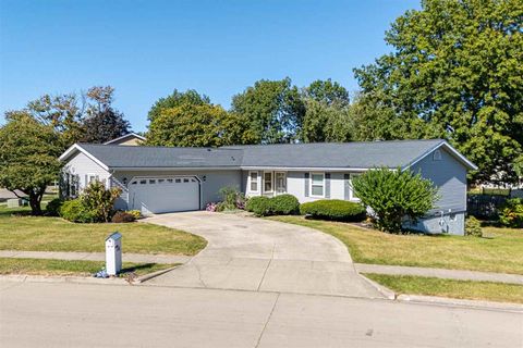 Photo of 1116 Briar Dr, IowaCity, IA 52240 (MLS # 202506502)