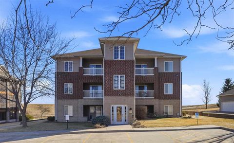 Photo of 301 Taft Ave, IowaCity, IA 52245 (MLS # 202601133)