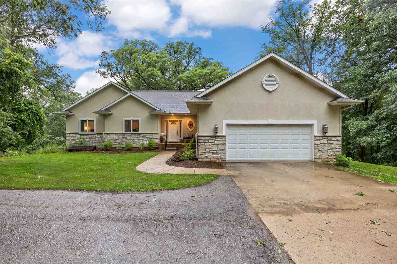 Photo 1 of 50 — 4020 Riverview Ln NE, IowaCity, IA 52240