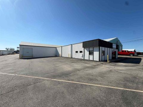 Photo of 200 35th St Bldg B #Bldg B, Marion, IA 52302 (MLS # 202602665)