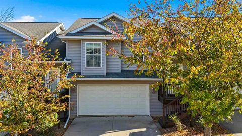 Photo of 940 Twilight Dr, NorthLiberty, IA 52317 (MLS # 202506881)