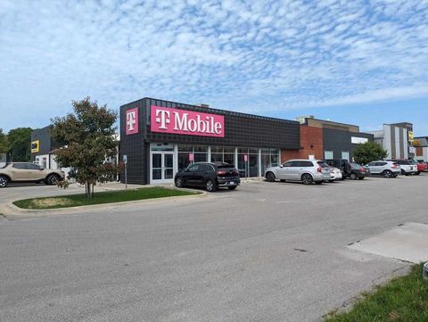 Photo of 1029 S Riverside Dr 300 #300, Iowa City, IA 52246 (MLS # 202504735)