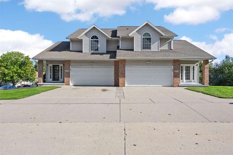 Photo of 2431-2433 Catskill Ct, Iowa City, IA 52245 (MLS # 202505287)