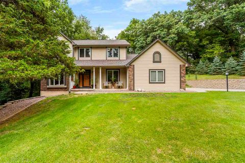 Photo of 6 High Point Ct NE, Iowa City, IA 52240 (MLS # 202504685)