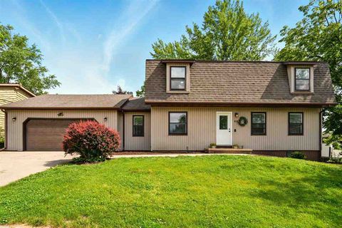 Photo of 66 Amhurst St, Iowa City, IA 52245 (MLS # 202503550)