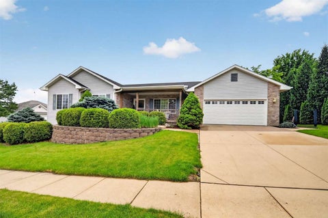 Photo of 7 Phyliss Pl, IowaCity, IA 52245 (MLS # 202603828)
