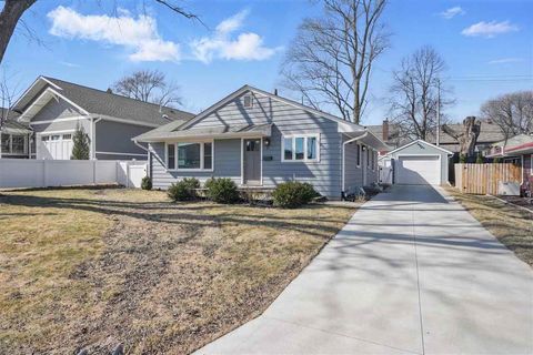 Photo of 31 Leamer Ct, Iowa City, IA 52246 (MLS # 202501715)