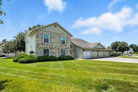 Photo of 4121 Lexington Dr NE Unit B, Cedar Rapids, IA 52402 (MLS # 202504137)