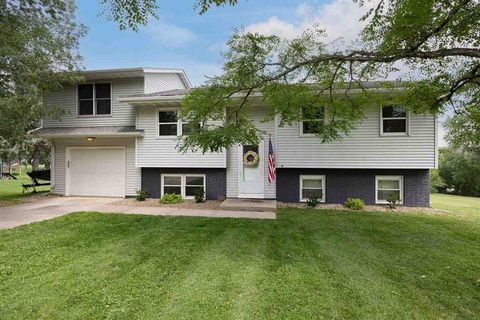 Photo of 3272 Coral Ave NE, Solon, IA 52333 (MLS # 202603685)