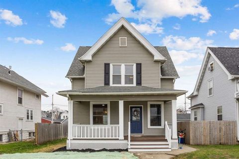 Photo of 411 8th Ave SW, CedarRapids, IA 52404 (MLS # 202507116)