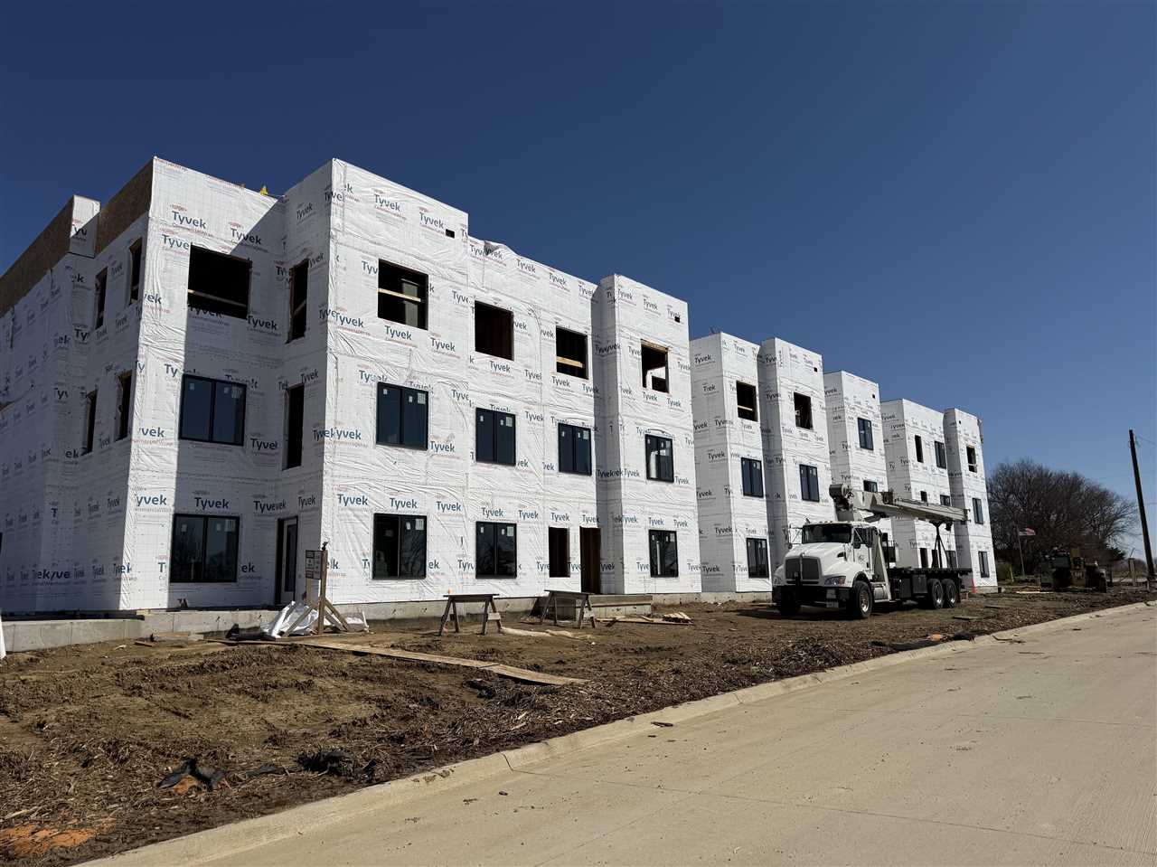 Photo 1 of 10 — 4428 Deer Creek Rd 203, IowaCity, IA 52246