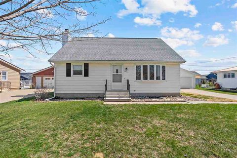 Photo of 2441 Newport Dr SW, Cedar Rapids, IA 52404 (MLS # 202502347)