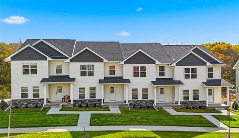 Photo of 715 E Foster Rd, IowaCity, IA 52245 (MLS # 202507108)