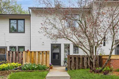 Photo of 448 Samoa Dr, Iowa City, IA 52246 (MLS # 202503048)