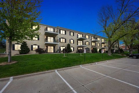 Photo of 2135 1st Ave 115 #115, Cedar Rapids, IA 52402 (MLS # 202502939)