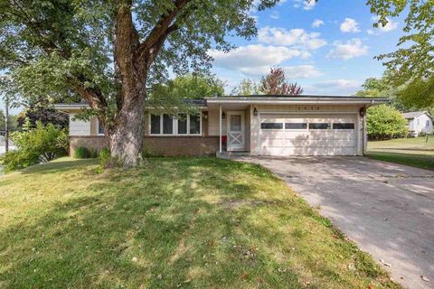 Photo of 1018 16th Ave, IA 52241 (MLS # 202506337)