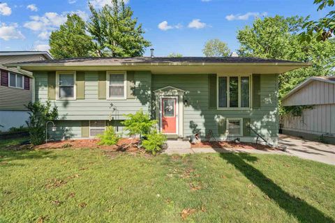 Photo of 1001 Pawnee Dr NW, Cedar Rapids, IA 52405 (MLS # 202504308)