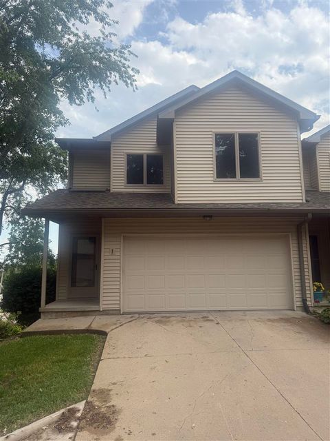 Photo of 936 23rd Ave J #J, Coralville, IA 52241 (MLS # 202504001)