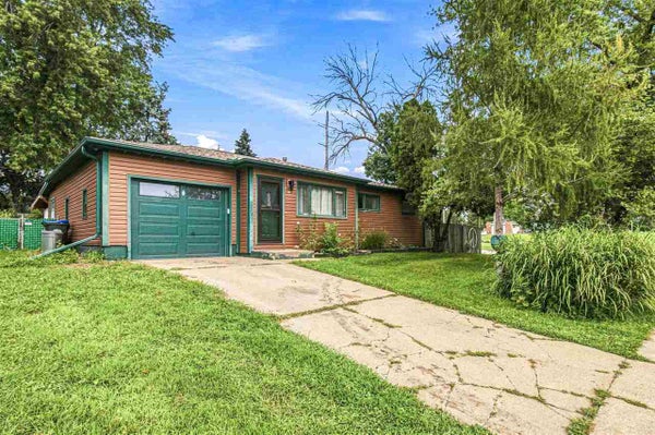 1620 CROSBY LN, IOWA CITY, IA 52240 - Image 9cb427f62002e8a67337cf1d8cb62f1c/431142536