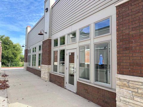 Photo of 710 Pacha Pkwy 1 #1, IA 52317 (MLS # 202506098)