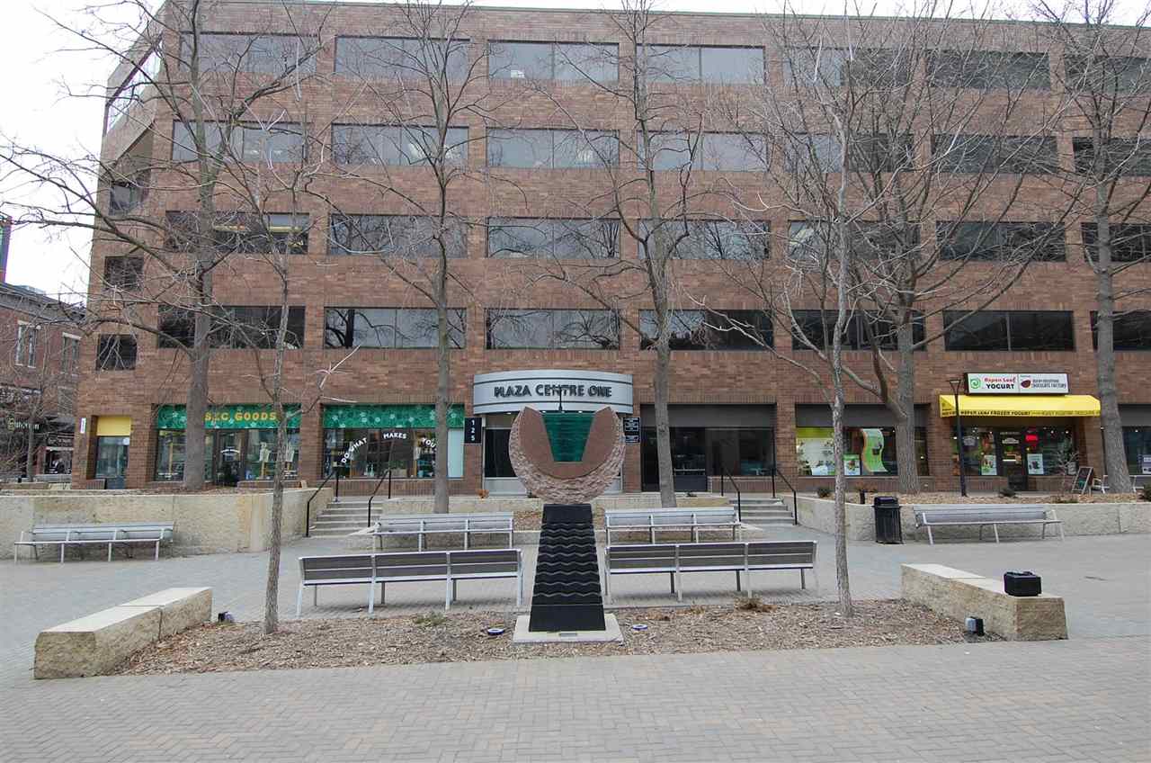 Photo 1 of 37 — 125 S Dubuque St C1, IowaCity, IA 52240