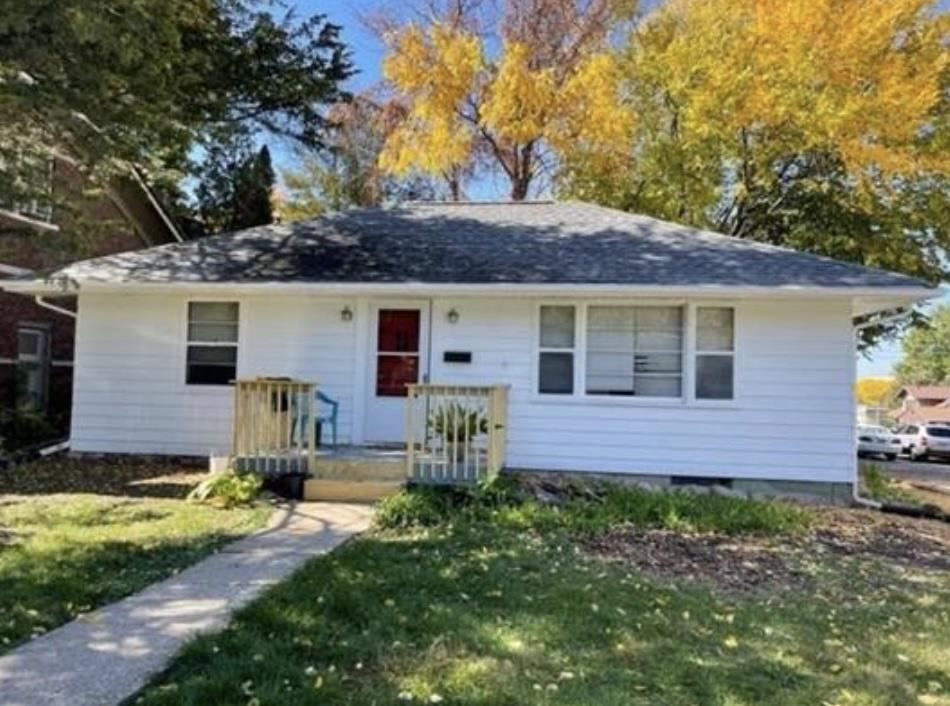 Photo 1 of 9 — 121 S Governor St, IowaCity, IA 52240