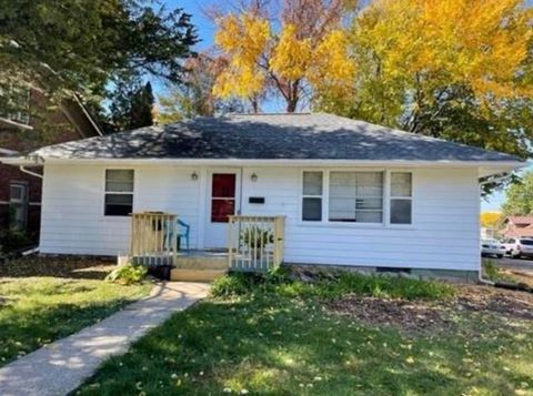 Photo of 121 S Governor St, IowaCity, IA 52240 (MLS # 202601004)