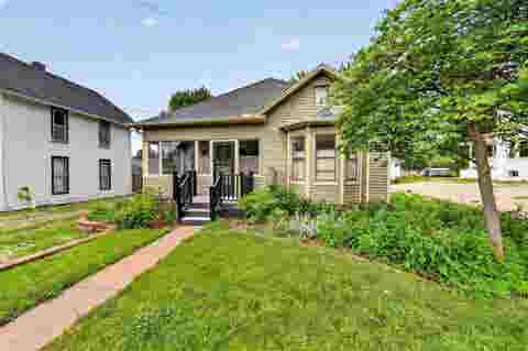 Photo of 709 N Calhoun St, WestLiberty, IA 52776 (MLS # 202603736)