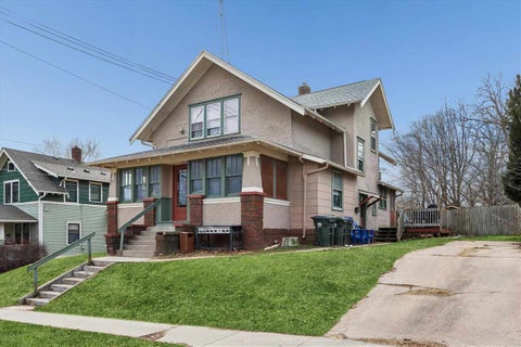 Photo of 727 N Dodge Street, IowaCity, IA 52245 (MLS # 202604417)