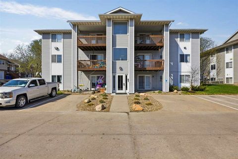 Photo of 140 Shannon Dr 6 #6, NorthLiberty, IA 52317 (MLS # 202602168)