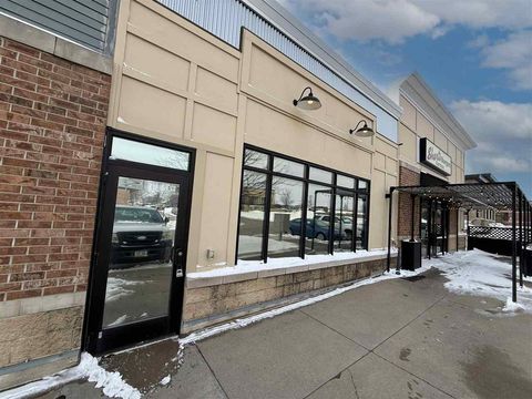 Photo of 521 Westbury Dr B2 #B2, IowaCity, IA 52245 (MLS # 202601808)