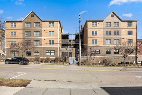 Photo of 332 S Linn St 409 #409, Iowa City, IA 52240 (MLS # 202501866)