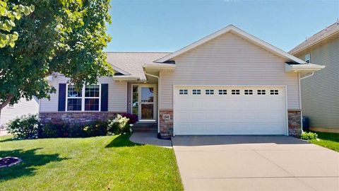 Photo of 1846 Mackinaw Dr, Iowa City, IA 52245 (MLS # 202504805)