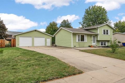 Photo of 110 Whitman Ave, IA 52317 (MLS # 202506295)