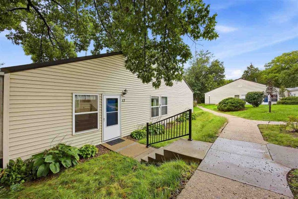 1220 VILLAGE RD APT 12, IOWA CITY, IA 52240 - Image 9fbd8c2dff81a9a7c0bc3d3b013f0cd6/4016312308
